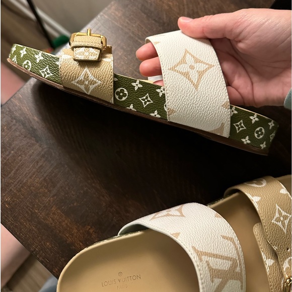 Limited Edition - Louis Vuitton Bom Día Flat Mules in Khaki - Picture 9 of 17